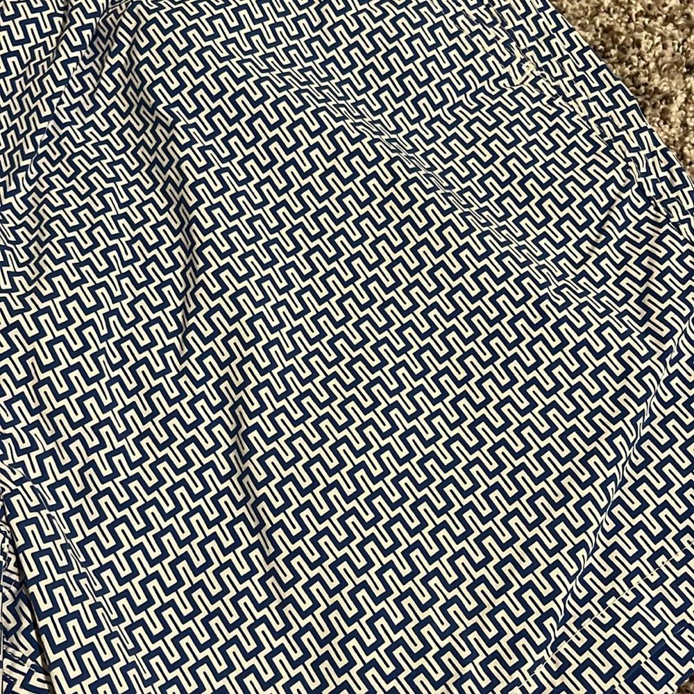 Jcrew 6" swim trunk in maze print - Picture 3 of 6